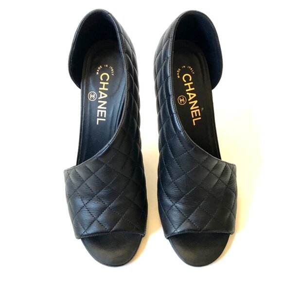 Chanel CC Logo Quilted Matelasse D'Orsay Heels Womens 39 8.5 Black Gold Leather - Picture 2 of 15